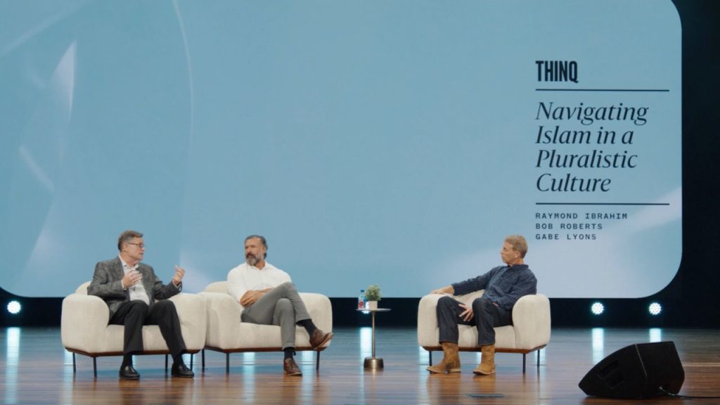 Un pasteur et un universitaire débattent de la compatibilité de l'islam avec la société occidentale et des relations entre chrétiens et musulmans