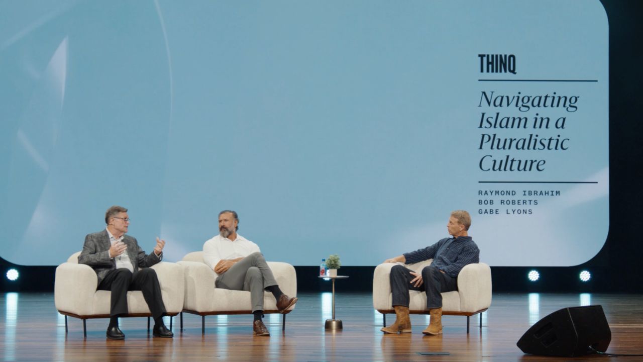 Un pasteur et un universitaire débattent de la compatibilité de l'islam avec la société occidentale et des relations entre chrétiens et musulmans