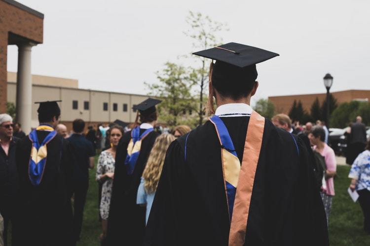 Les Américains qui disent que l’université est « très importante » atteignent un niveau record, selon Gallup