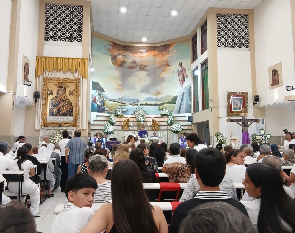 Un prêtre tué par la chute d'un crucifix lors d'une messe diffusée en direct en Équateur