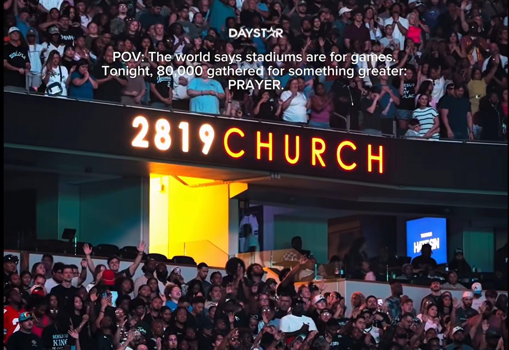 80 000 croyants se rassemblent pour la prière et le culte au stade AT&T avec l'église 2819