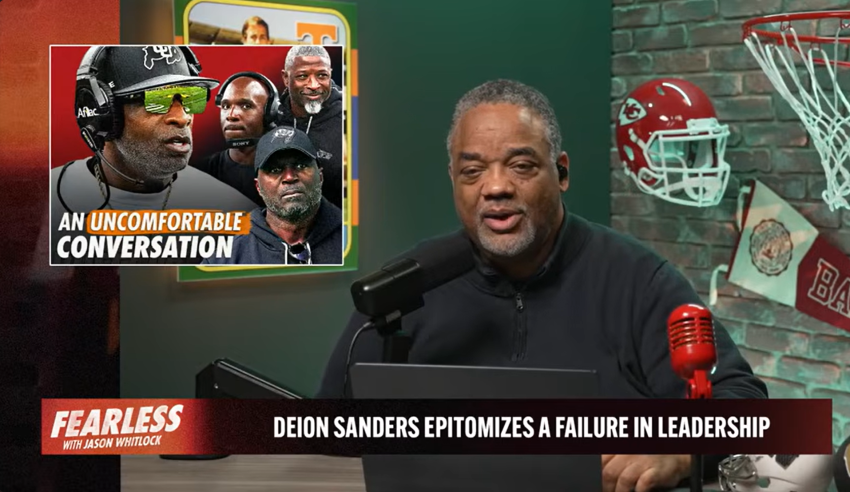 Le journaliste et podcasteur conservateur Jason Whitlock discute de Deion Sanders dans l'épisode du 5 octobre 2026 de son podcast,